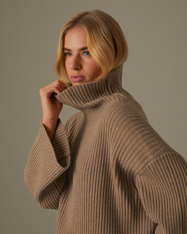 ELINA | CASHMERE OVERSIZE ROLL NECK JUMPER SAND