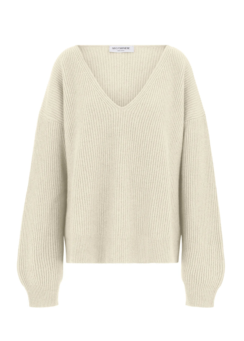 STELLA | CASHMERE OVERSIZED V- NECK JUMPER Cream