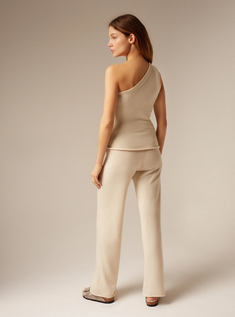 AMIRA | CASHMERE ONE SHOULDER ASYMMETRICAL TOP CREAM