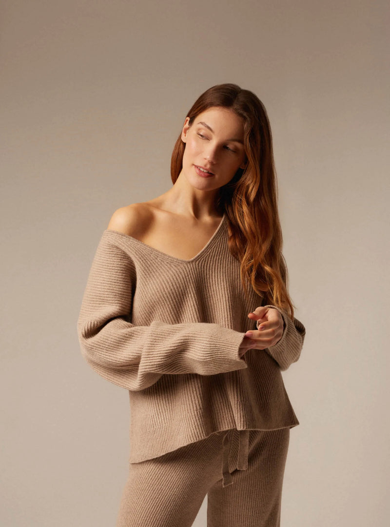 STELLA | CASHMERE OVERSIZED V- NECK JUMPER Sand