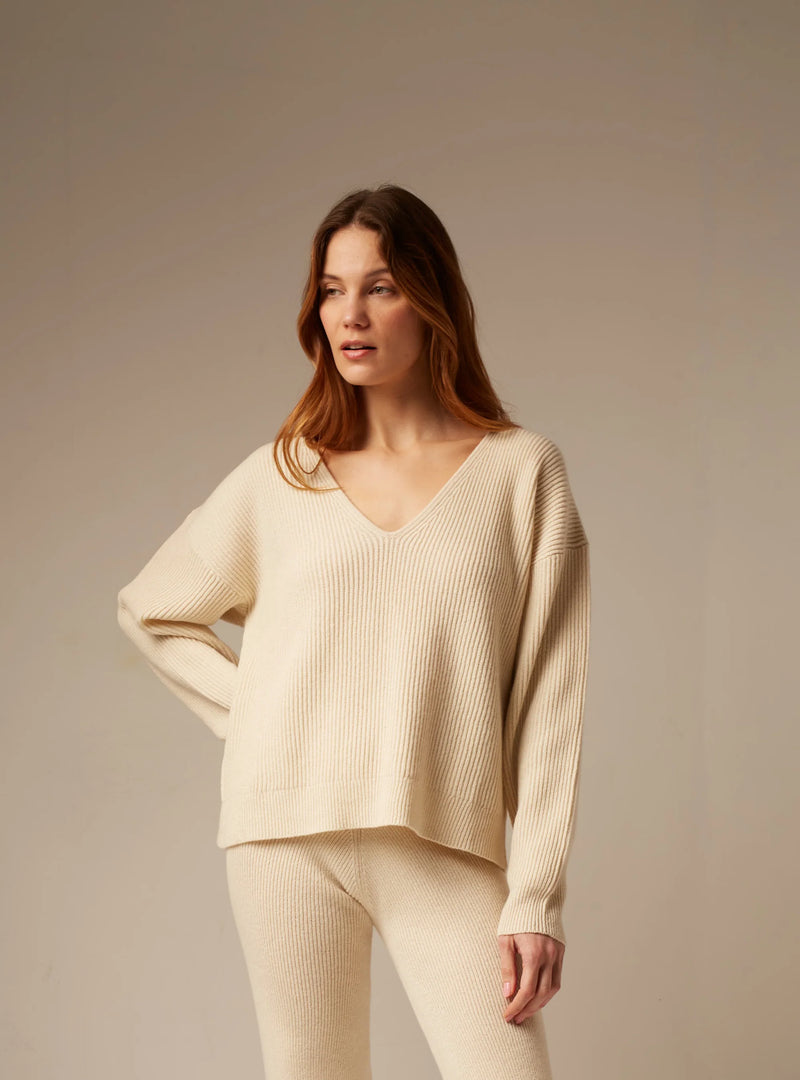 STELLA | CASHMERE OVERSIZED V- NECK JUMPER Cream